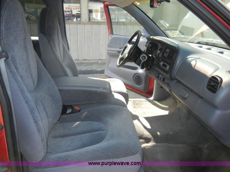 image for item C4249 1998 Dodge Dakota SLT club cab pickup truck