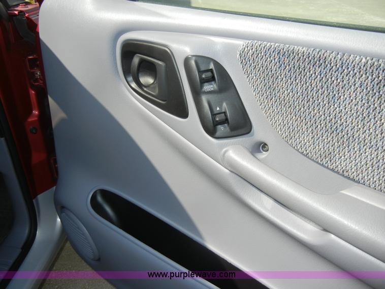 image for item C4249 1998 Dodge Dakota SLT club cab pickup truck