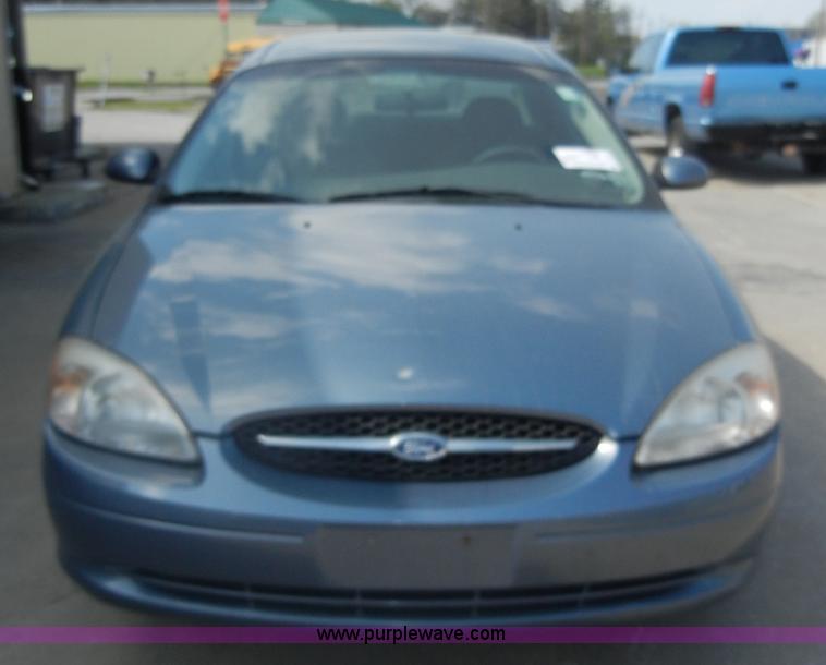 image for item C4250 2000 Ford Taurus SE