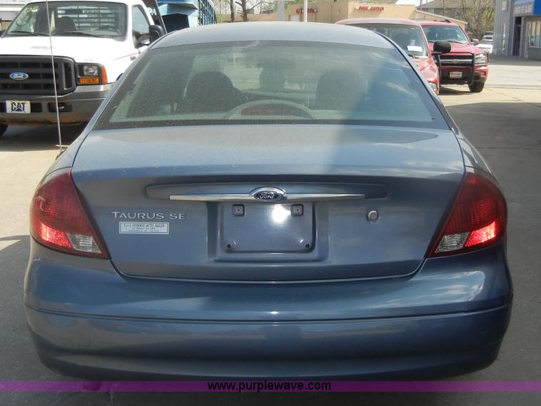 image for item C4250 2000 Ford Taurus SE