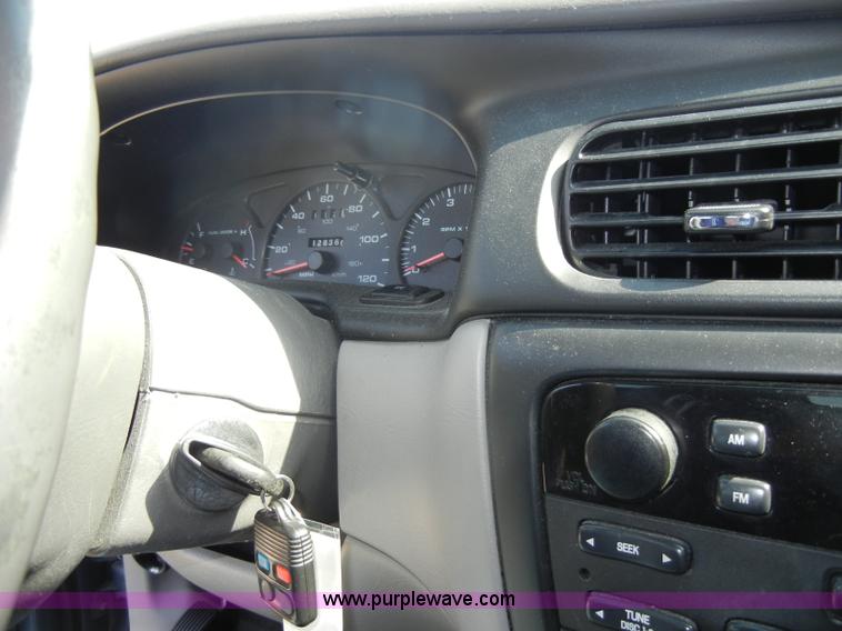 image for item C4250 2000 Ford Taurus SE