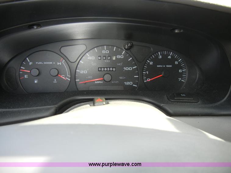 image for item C4250 2000 Ford Taurus SE