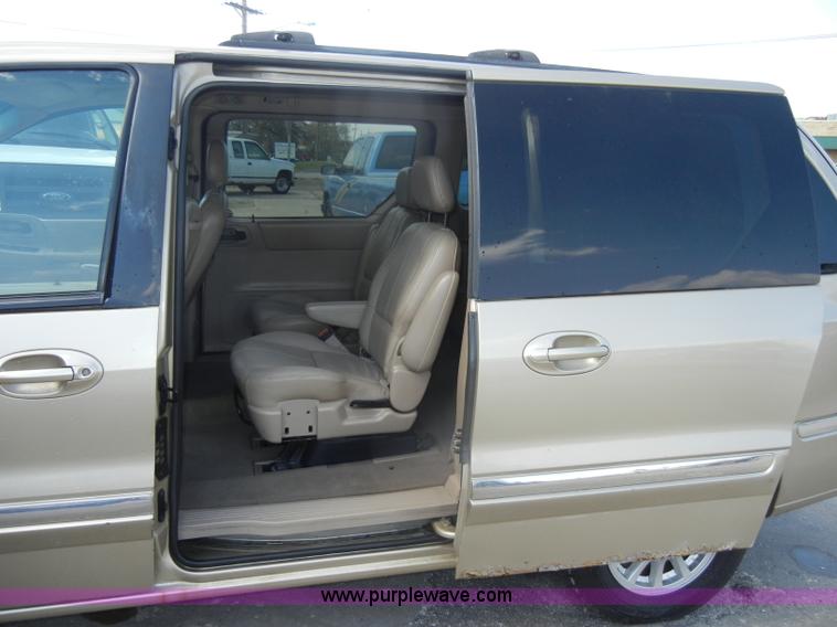 image for item C4251 2000 Ford Windstar SE mini van