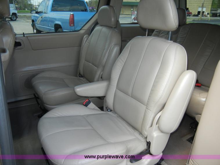 image for item C4251 2000 Ford Windstar SE mini van