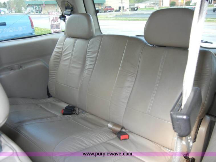 image for item C4251 2000 Ford Windstar SE mini van