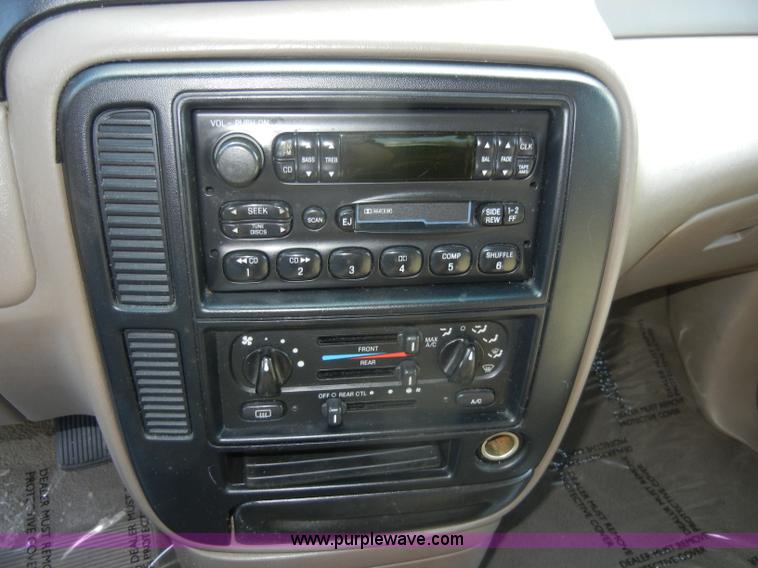 image for item C4251 2000 Ford Windstar SE mini van