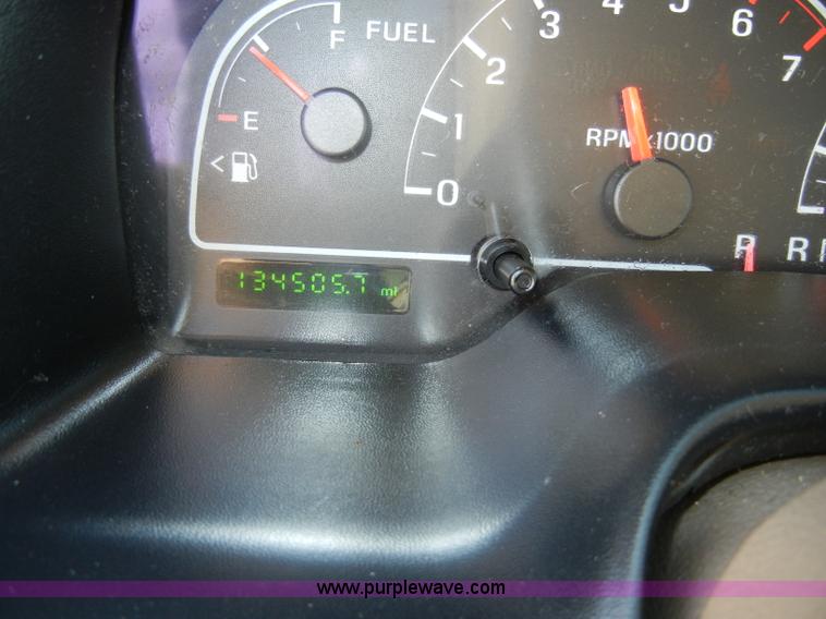 image for item C4251 2000 Ford Windstar SE mini van