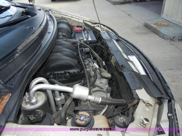 image for item C4251 2000 Ford Windstar SE mini van