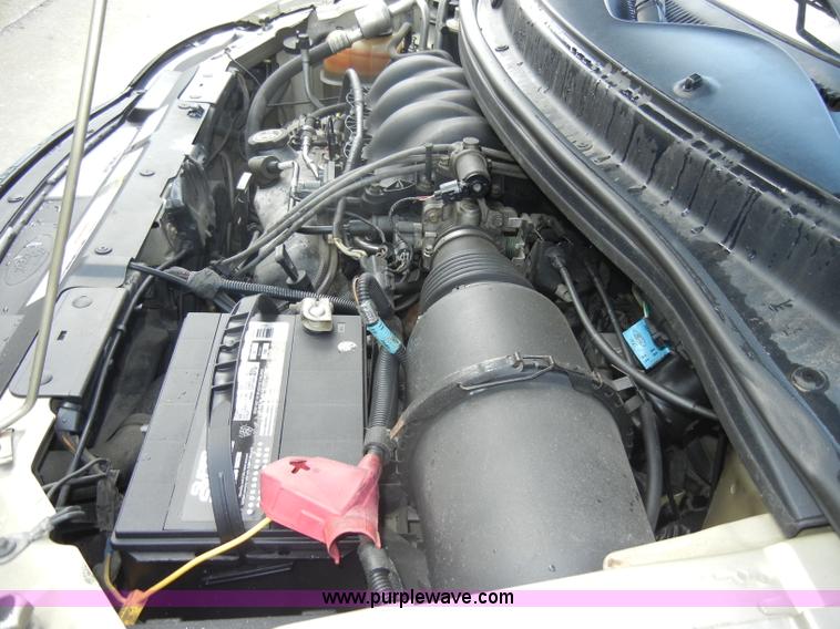 image for item C4251 2000 Ford Windstar SE mini van