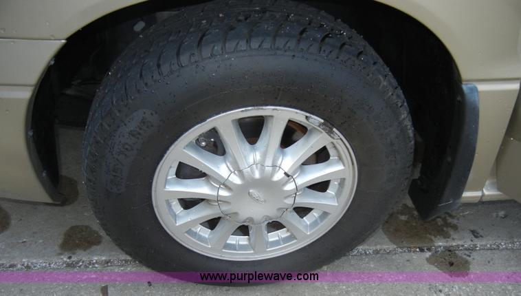 image for item C4251 2000 Ford Windstar SE mini van