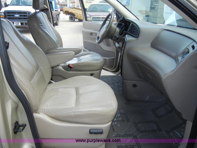 image for item C4251 2000 Ford Windstar SE mini van