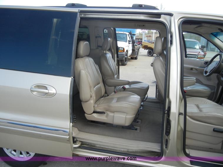 image for item C4251 2000 Ford Windstar SE mini van