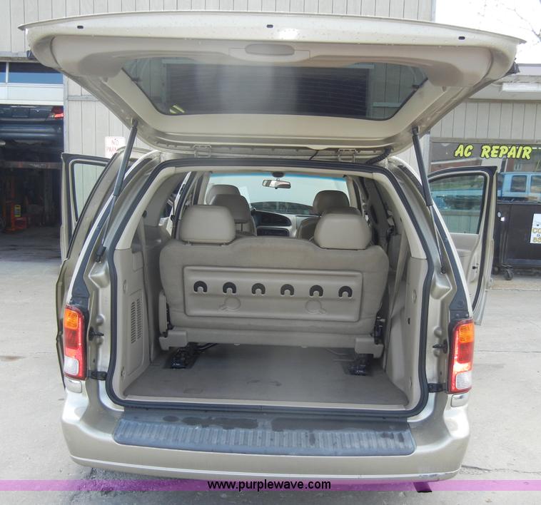 image for item C4251 2000 Ford Windstar SE mini van