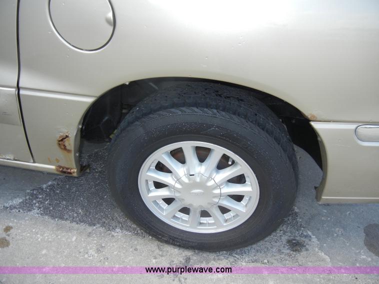 image for item C4251 2000 Ford Windstar SE mini van
