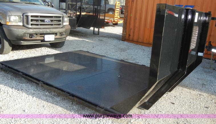 image for item C4253 2007 Switch-N-Go detachable bed