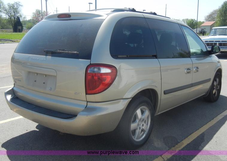 image for item C4258 2006 Dodge Caravan SXT mini van