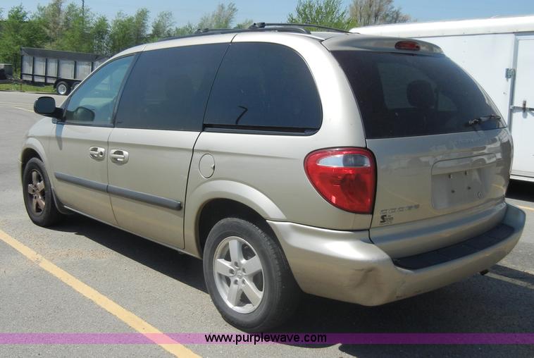 image for item C4258 2006 Dodge Caravan SXT mini van