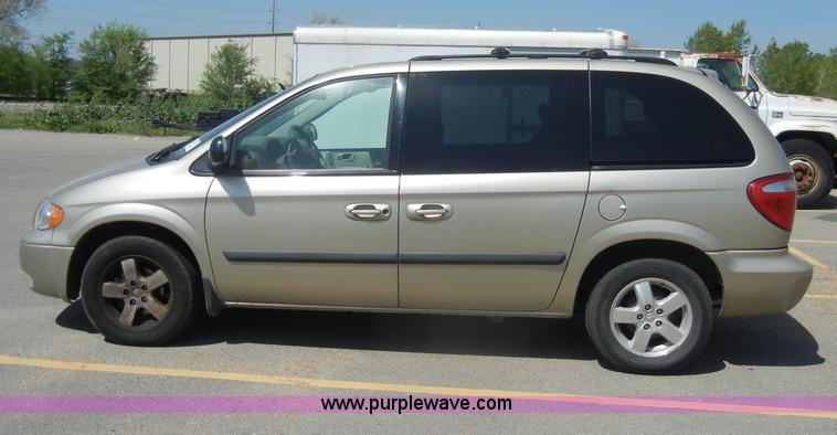 image for item C4258 2006 Dodge Caravan SXT mini van