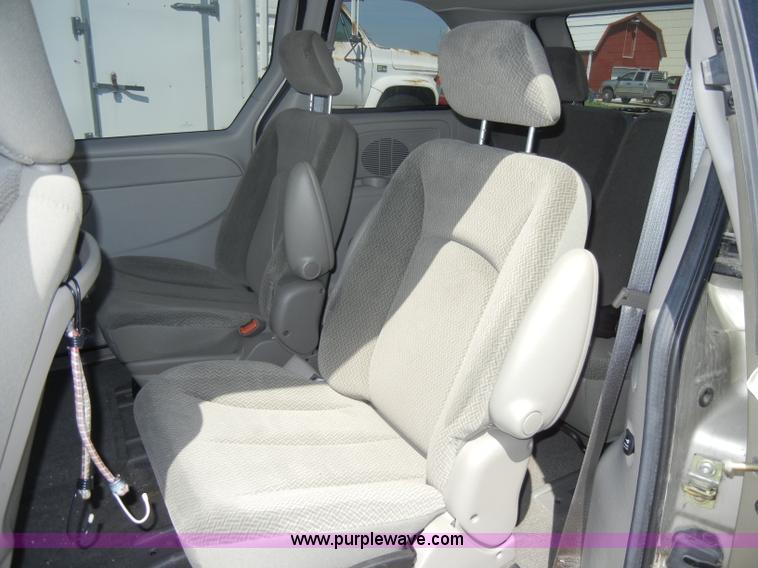 image for item C4258 2006 Dodge Caravan SXT mini van