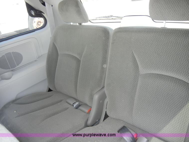 image for item C4258 2006 Dodge Caravan SXT mini van