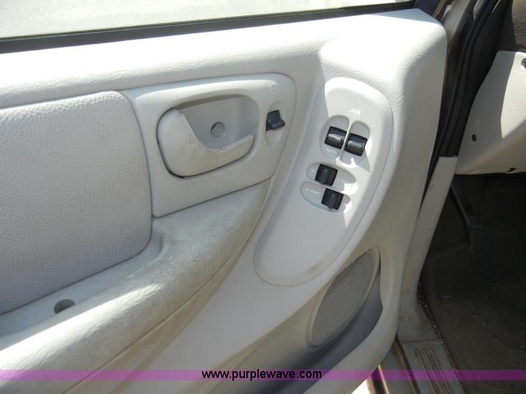 image for item C4258 2006 Dodge Caravan SXT mini van