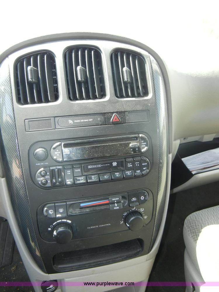 image for item C4258 2006 Dodge Caravan SXT mini van