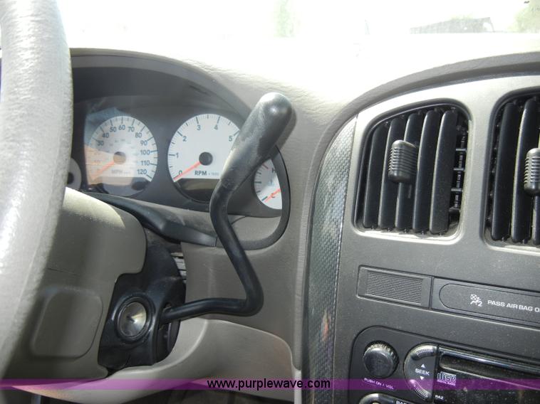 image for item C4258 2006 Dodge Caravan SXT mini van