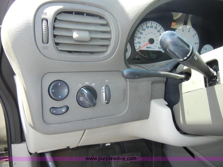 image for item C4258 2006 Dodge Caravan SXT mini van