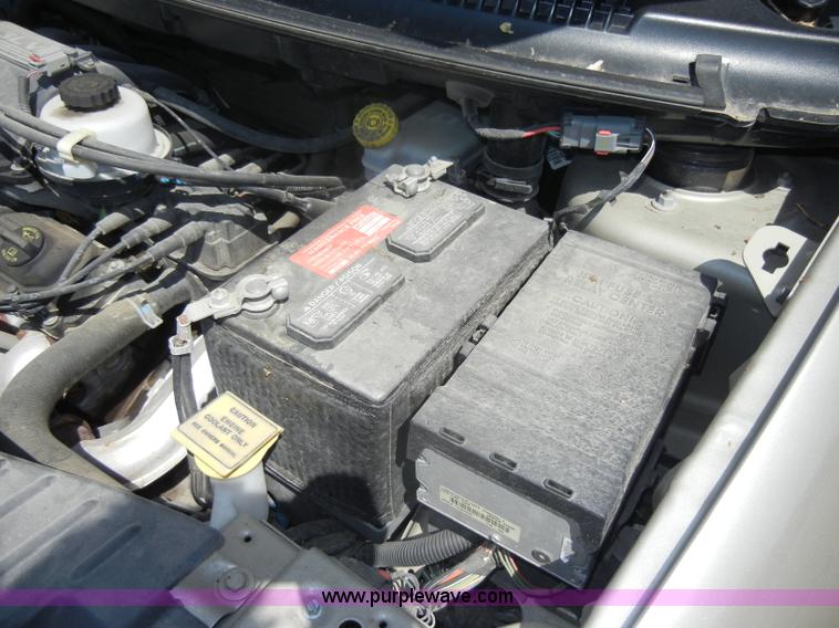 image for item C4258 2006 Dodge Caravan SXT mini van