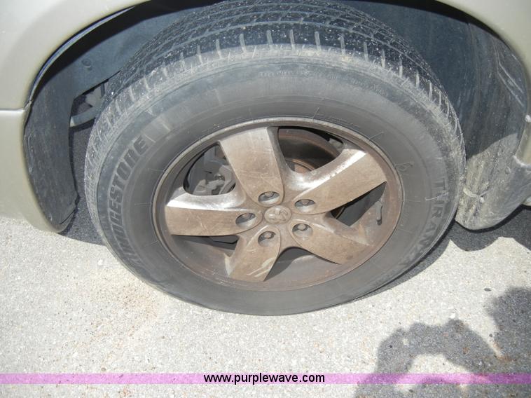 image for item C4258 2006 Dodge Caravan SXT mini van