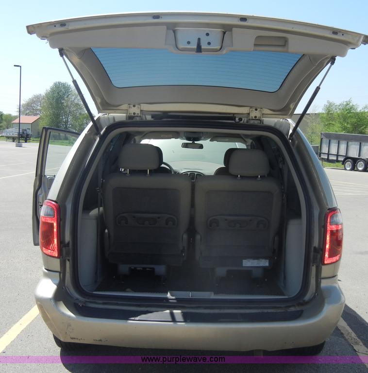 image for item C4258 2006 Dodge Caravan SXT mini van