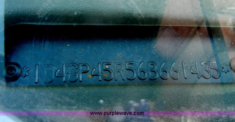 image for item C4258 2006 Dodge Caravan SXT mini van