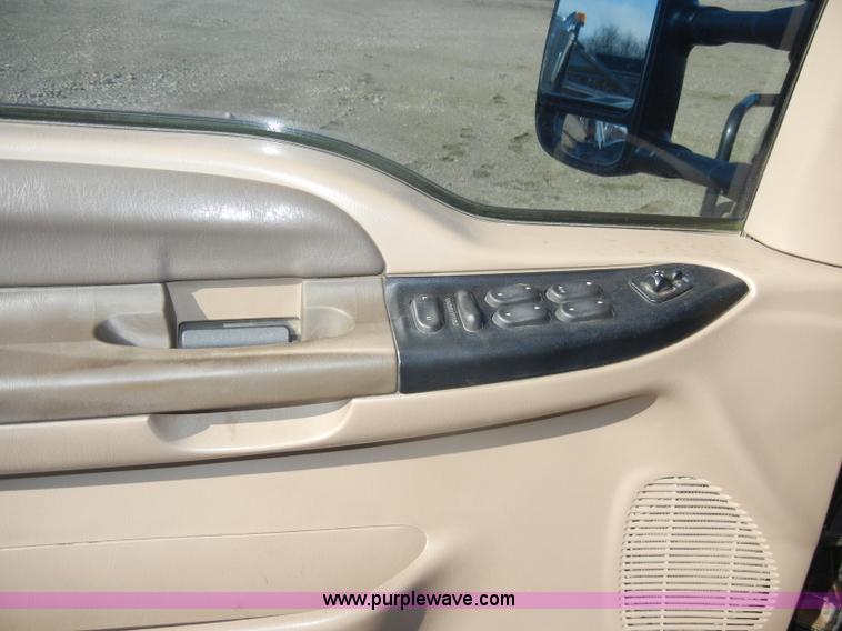 image for item C4363 1999 Ford F250 XLT Super Duty crew cab pickup truck
