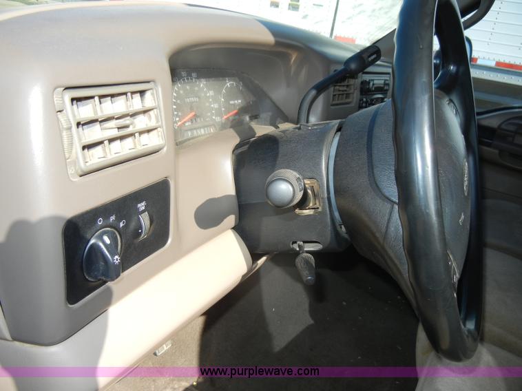 image for item C4363 1999 Ford F250 XLT Super Duty crew cab pickup truck