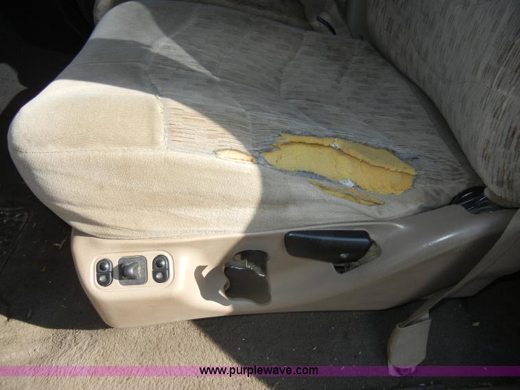 image for item C4363 1999 Ford F250 XLT Super Duty crew cab pickup truck