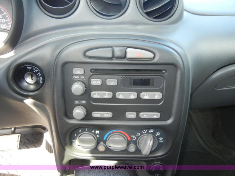 image for item C4364 2004 Pontiac Grand Am SE