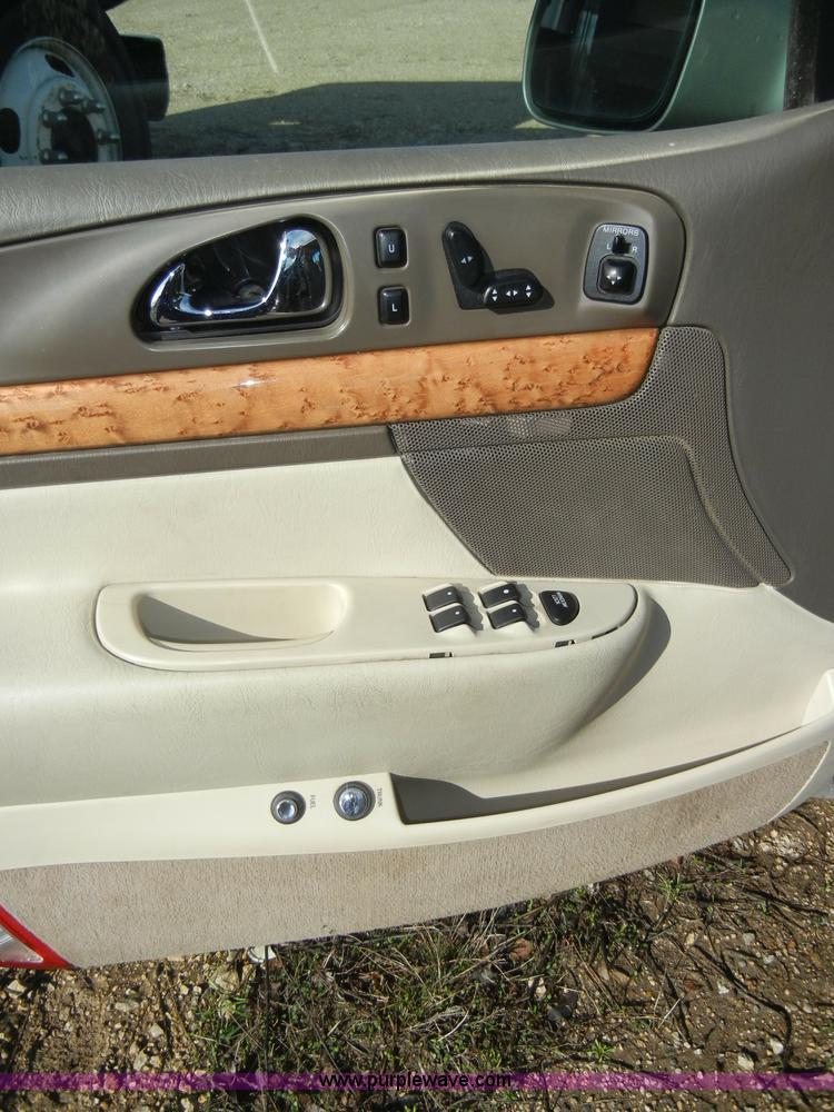 image for item C4365 2000 Lincoln Continental