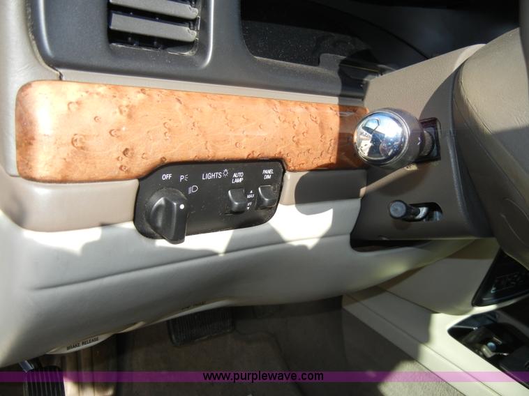 image for item C4365 2000 Lincoln Continental