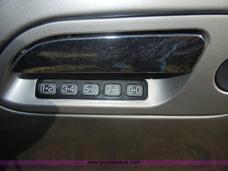 image for item C4365 2000 Lincoln Continental