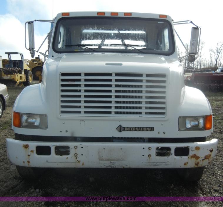 image for item C4366 1997 International 4700 flatbed truck