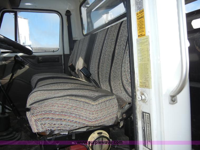 image for item C4366 1997 International 4700 flatbed truck