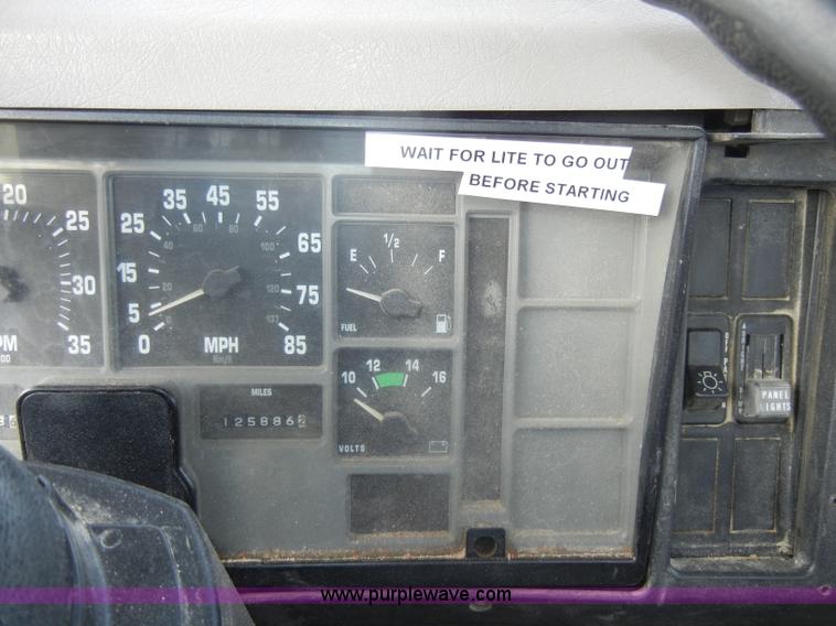 image for item C4366 1997 International 4700 flatbed truck