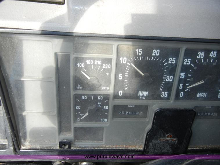 image for item C4366 1997 International 4700 flatbed truck