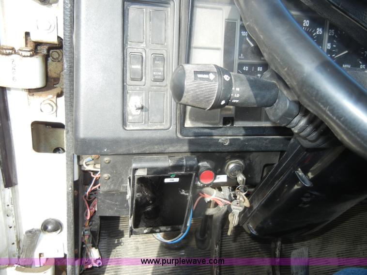 image for item C4366 1997 International 4700 flatbed truck