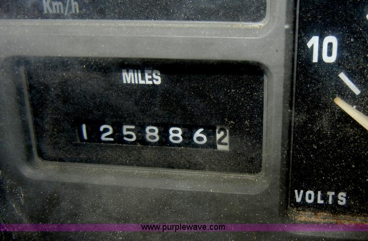 image for item C4366 1997 International 4700 flatbed truck