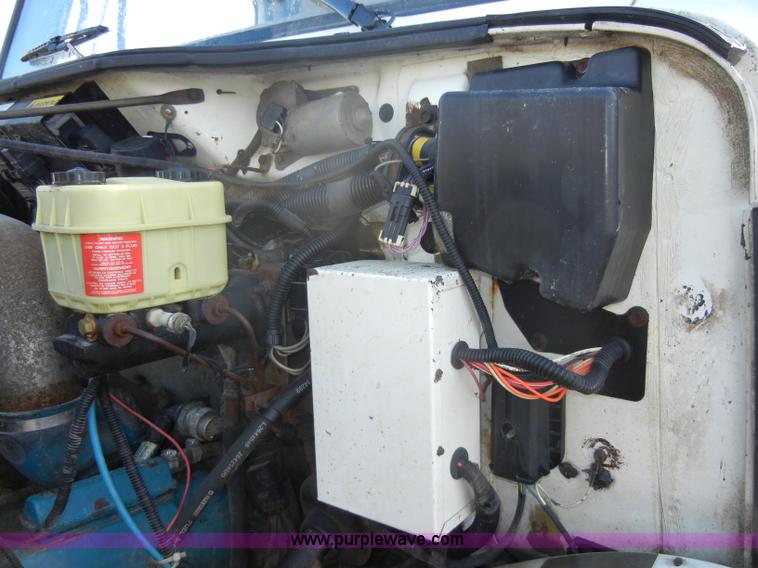 image for item C4366 1997 International 4700 flatbed truck