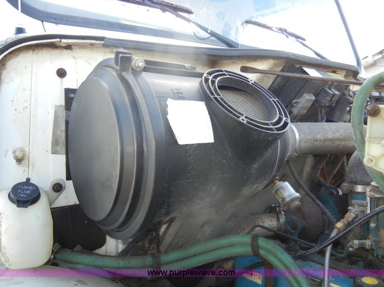 image for item C4366 1997 International 4700 flatbed truck