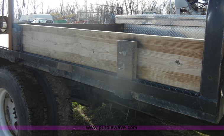 image for item C4366 1997 International 4700 flatbed truck