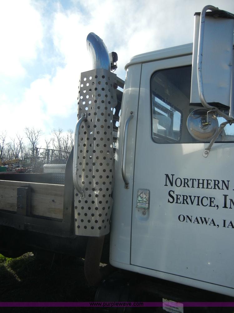 image for item C4366 1997 International 4700 flatbed truck