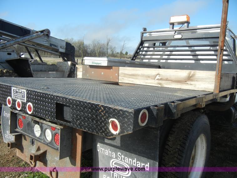 image for item C4366 1997 International 4700 flatbed truck